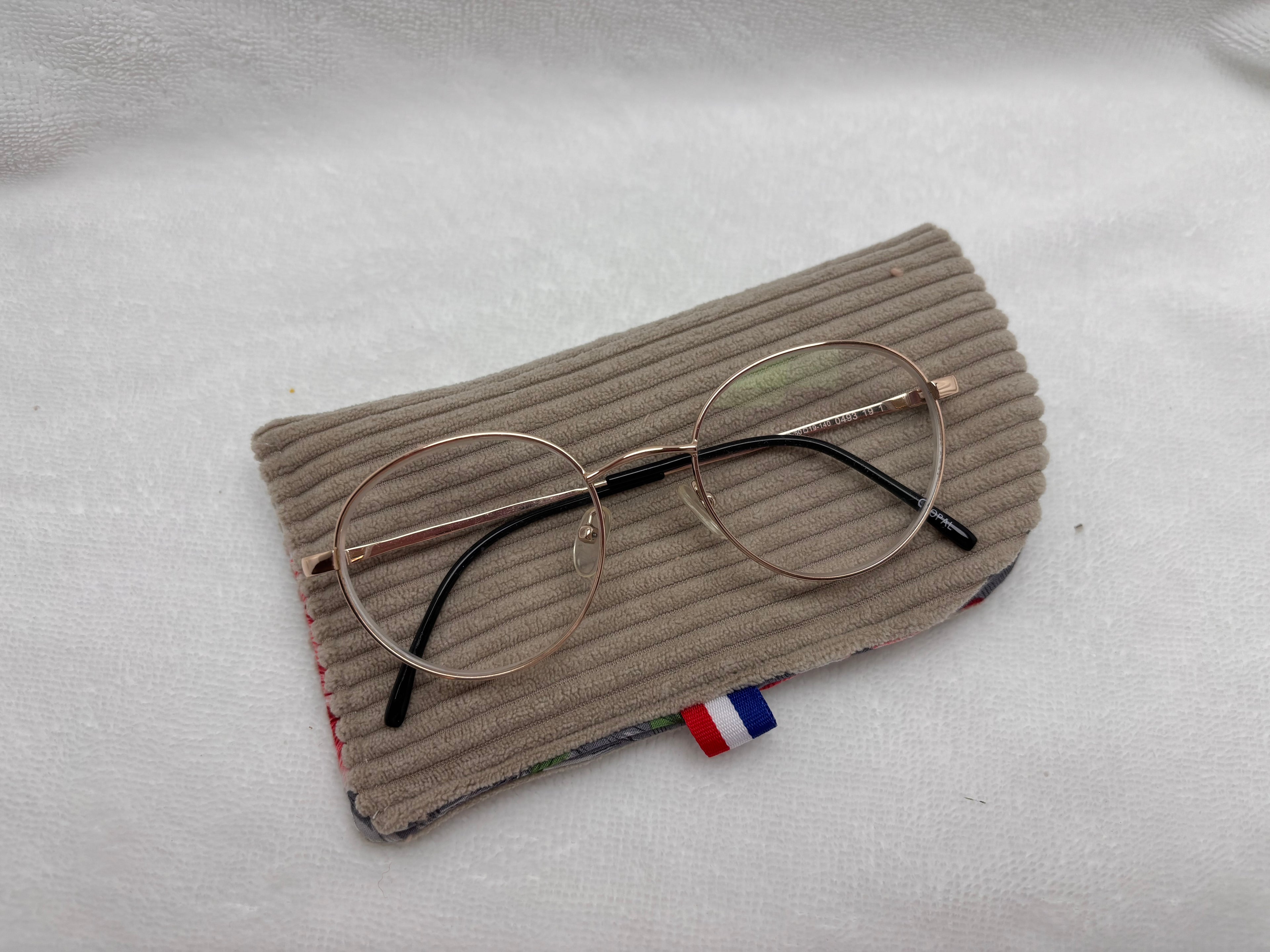 Étuis de lunettes en velours côtelé